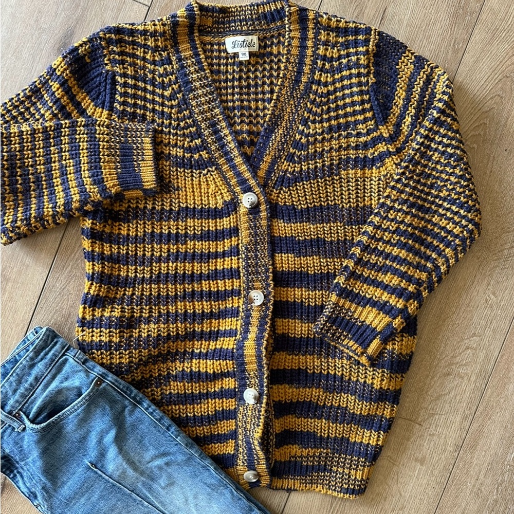 Lipsticle Size Medium Cardigan